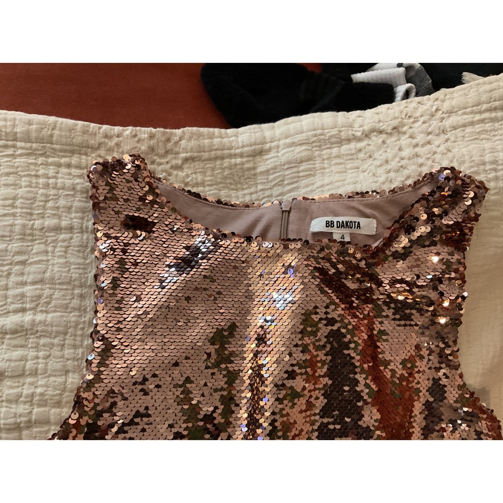 BB Dakota Rose Gold Sequin Mini Dress Sleeveless Shift Cocktail Party Copper 4